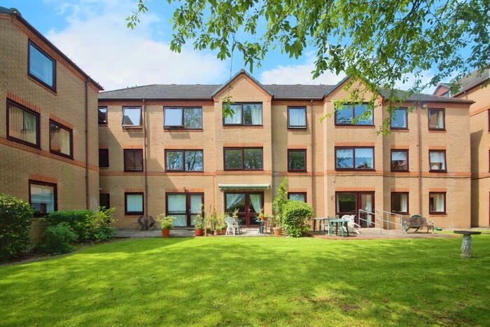 1 Bedroom Flat For Sale In Friern Park, London, N12