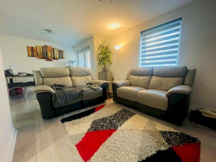 2 Bedroom Flat To Rent In Chequers Field, Welwyn Garden City, AL7