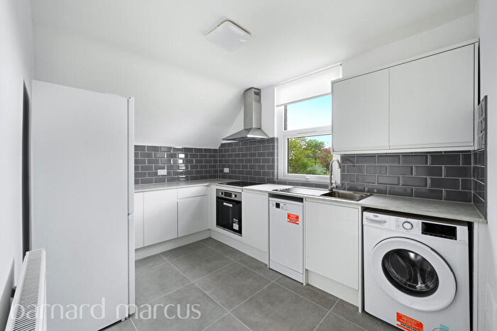 2 Bedroom Flat To Rent In Oliver Grove, London, SE25
