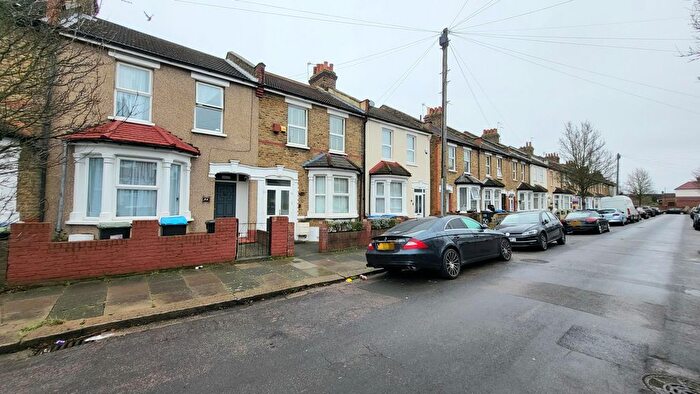 4 Bedroom Property To Rent In Oxford Road, Enfield, EN3