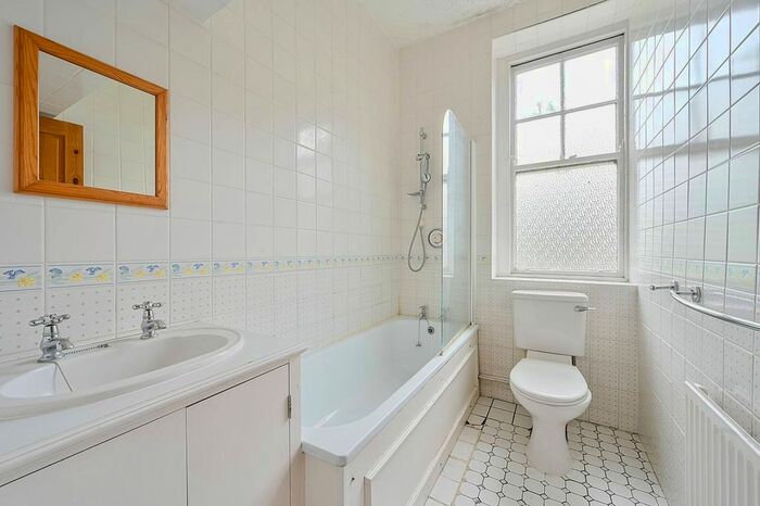 1 Bedroom Flat To Rent In Sutton Lane North, Turnham Green, London, W4