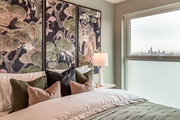 2 Bedroom Flat For Sale In Kew Bridge Rise, Capital Interchange Way, TW8