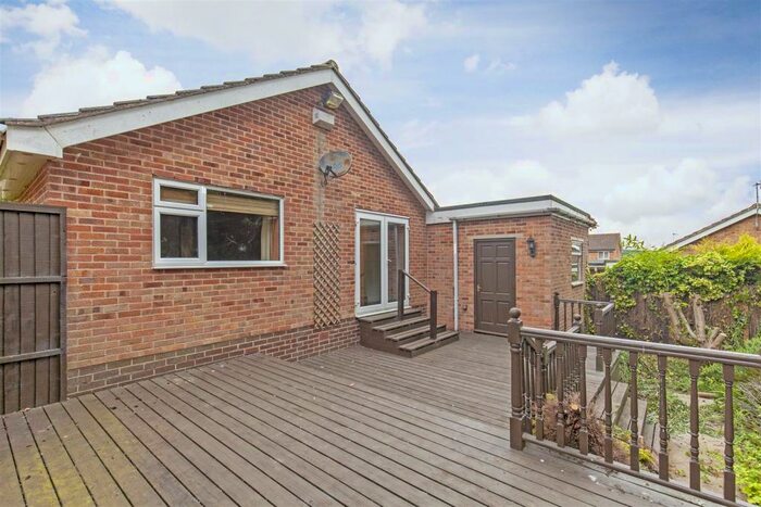 3 Bedroom Bungalow To Rent In Deben Close, Chesterfield, S40