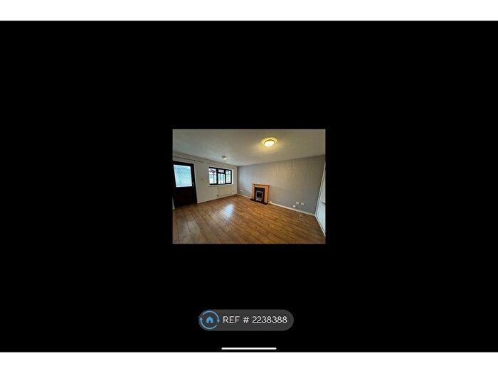 3 Bedroom Semi-Detached House To Rent In Serin Close, Uttoxeter, ST14