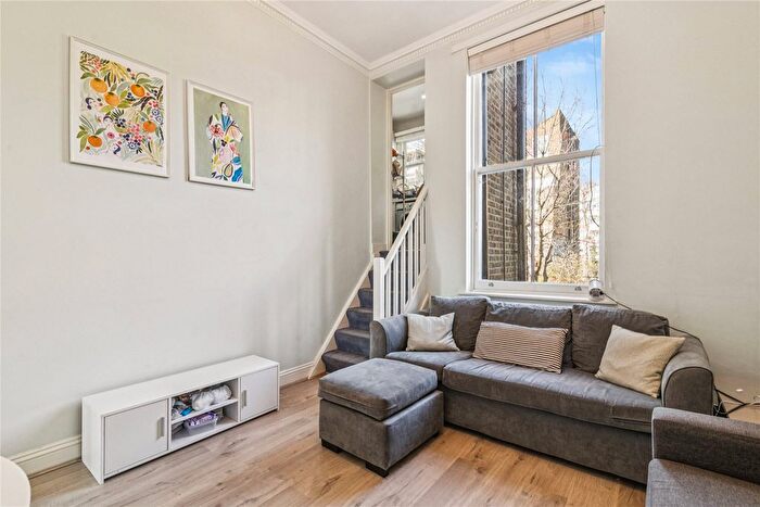 2 Bedroom Flat To Rent In Cambridge Gardens, London, W10