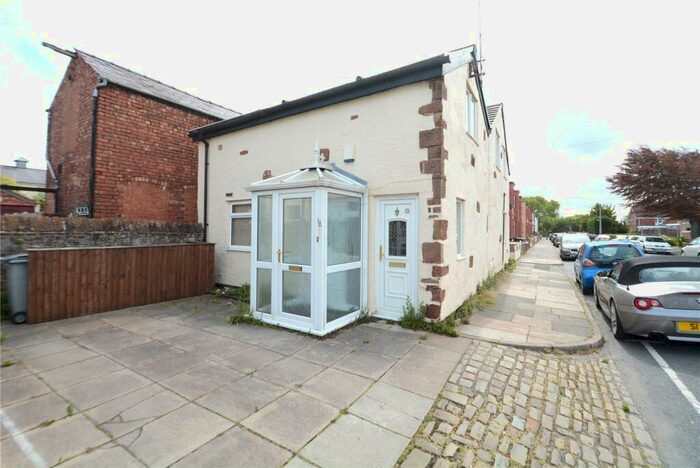 2 Bedroom Flat To Rent In Melrose Avenue, Hoylake, Wirral, CH47