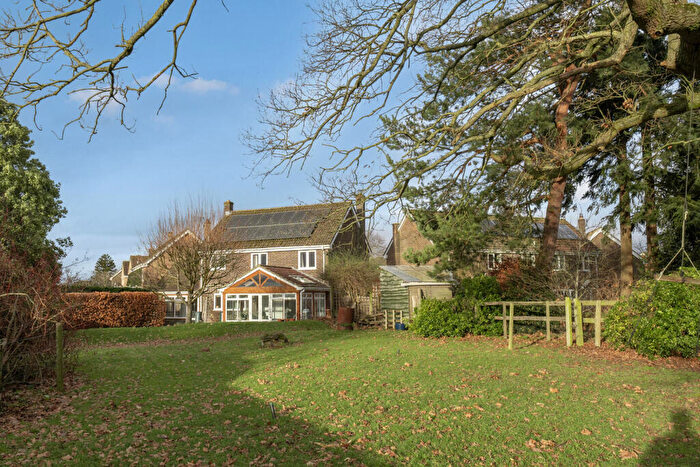 4 Bedroom Detached House For Sale In Chestnut Close, Rowde, Devizes, SN10