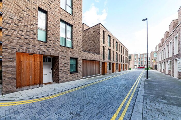 3 Bedroom Property To Rent In Rope Terrace, Royal Wharf, E16