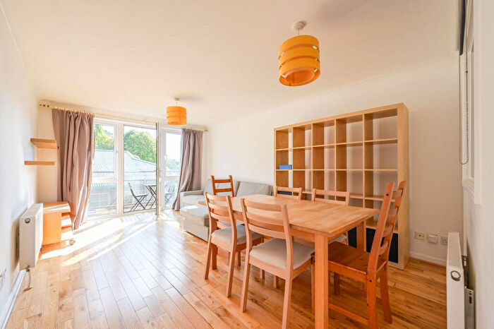 2 Bedroom Flat To Rent In Ensign Street, Tower Hill, London, E1