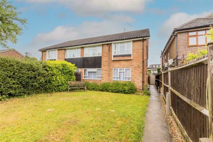 2 Bedroom Maisonette To Rent In Upper Teddington Road, Hampton Wick, KT1