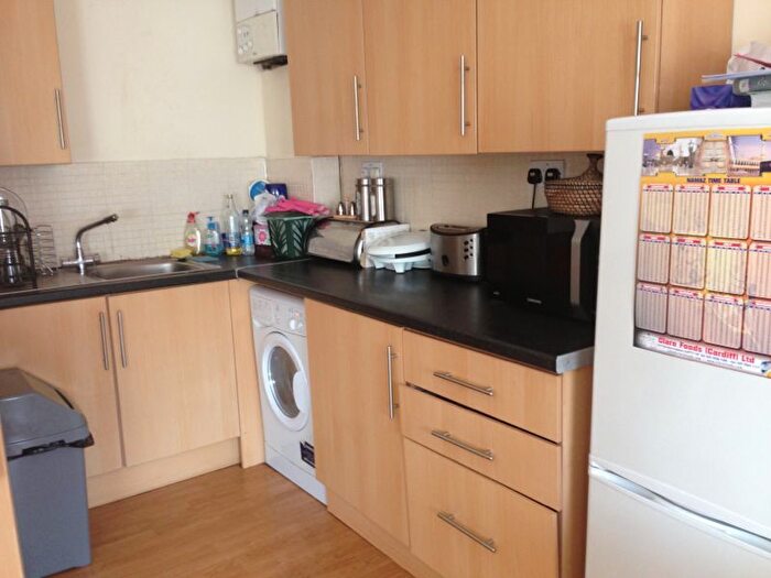2 Bedroom Flat To Rent In Clare Road, Grangetown, Cardiff, Wales, U.K, CF11