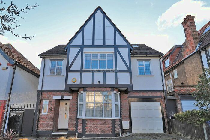 6 Bedroom Detached House To Rent In North Crescent, London N3
