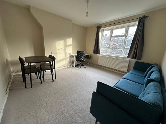 3 Bedroom Flat To Rent In Australia Road, White City, London, W12