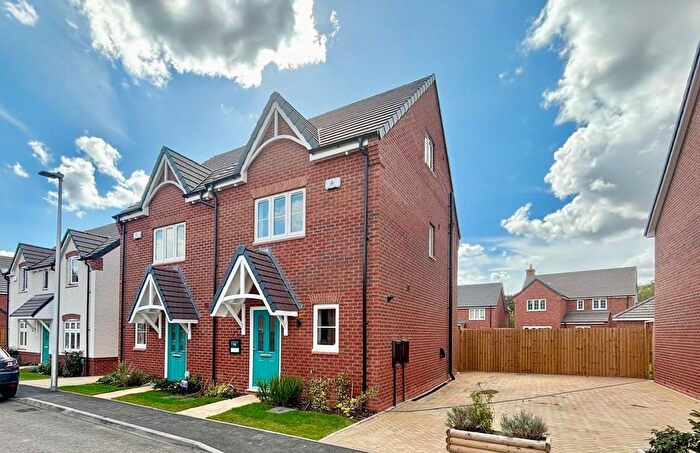 3 Bedroom Semi Detached House For Sale In Beard Close, Kenilworth, CV8