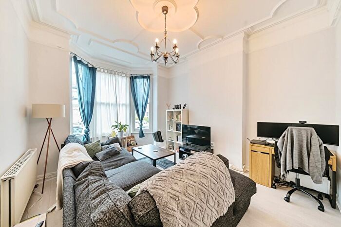 1 Bedroom Flat To Rent In Dyne Road London, NW6