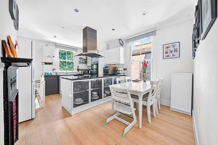 4 Bedroom Flat For Sale In Clarendon Road, London, SW19