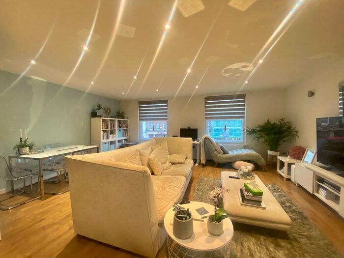 2 Bedroom Apartment To Rent In Market Place, Henley-On-Thames, RG9