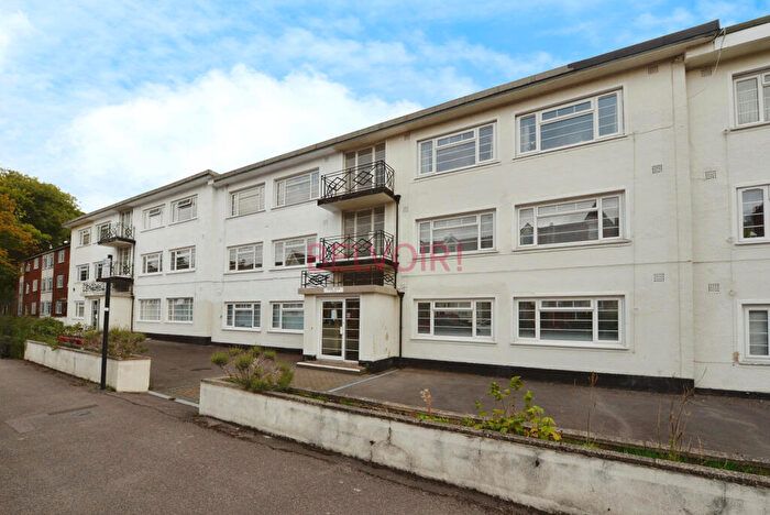 2 Bedroom Flat For Sale In Silverdale Road, Banister Park, Southampton, SO15
