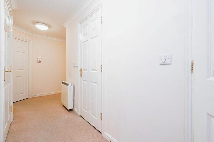 2 Bedroom Retirement Property For Sale In Myddleton Court, Hornchurch, RM11