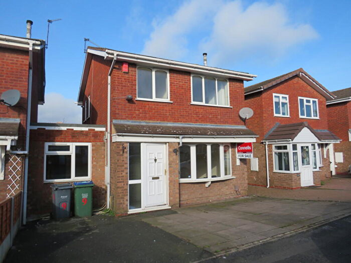 4 Bedroom House To Rent In Law Close, Tividale, Oldbury, B69