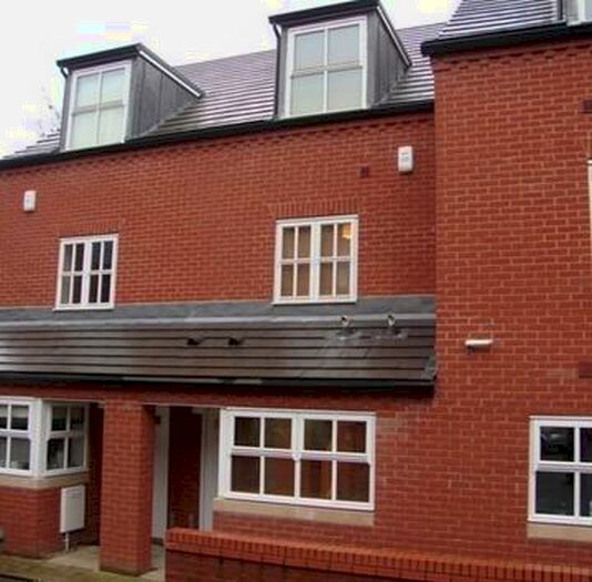 4 Bedroom Terraced House To Rent In The Cloisters, Greetwell Gate, Lincoln, LN2