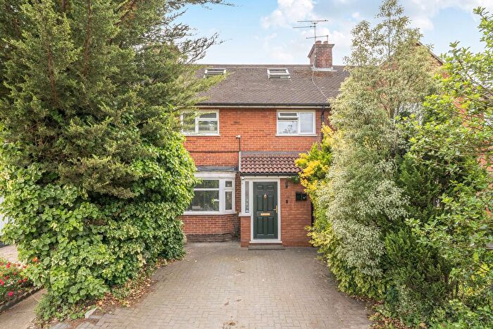 5 Bedroom Terraced House For Sale In The Harebreaks, Watford, WD24