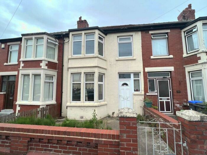 3 Bedroom houses to rent in Pine Avenue, Blackpool