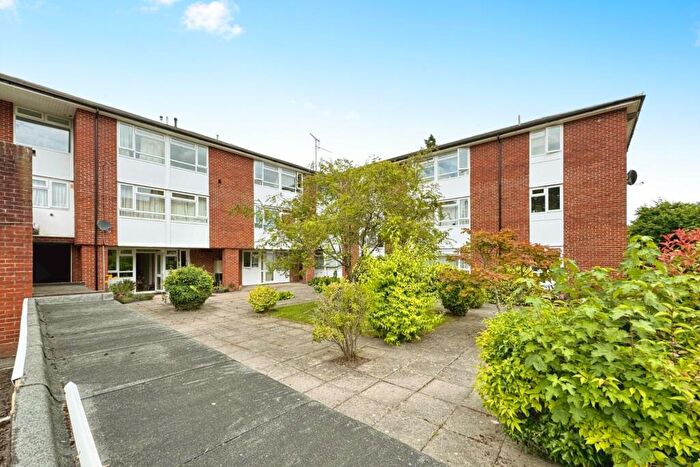 2 Bedroom Apartment To Rent In Crescent Road, Wokingham, RG40