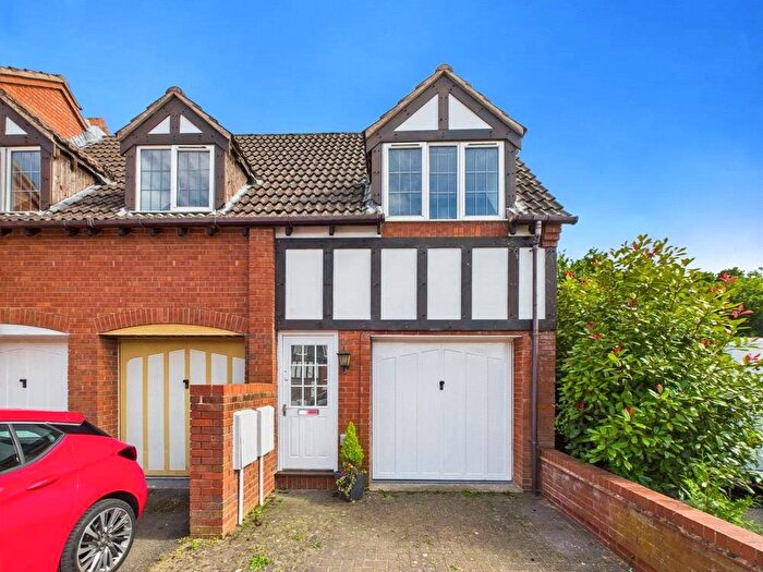 1 Bedroom Flat For Sale In Holland Green, Worcester, Worcestershire, WR4