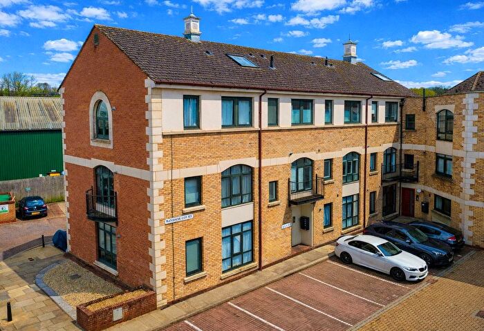 2 Bedroom Flat For Sale In Windsor Court, Corner Hall, Hemel Hempstead, HP3