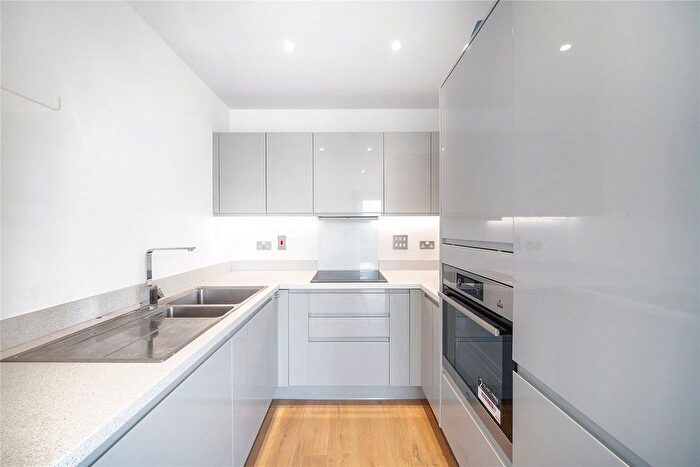 2 Bedroom Flat To Rent In Coombe Road, Croydon, CR0