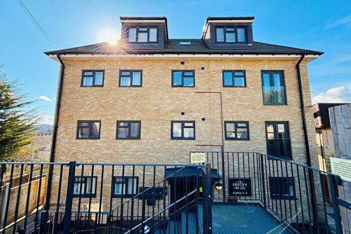 2 Bedroom Flat To Rent In Beacon Road, Chatham, ME5