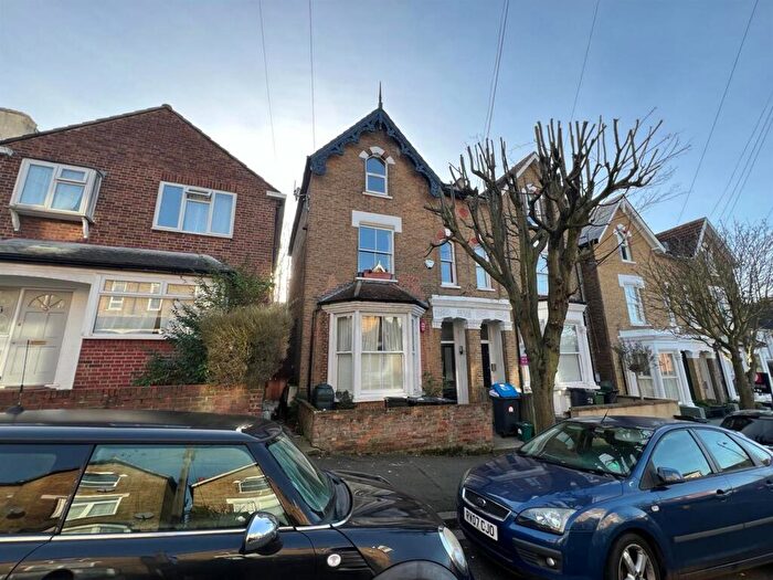 1 Bedroom Flat To Rent In Rockmount Road, Crystal Palace, SE19