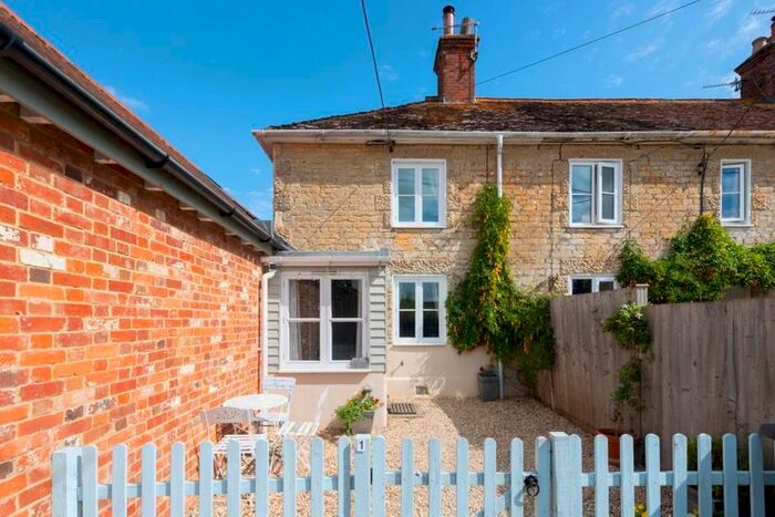 2 Bedroom Cottage For Sale In Aplands, Child Okeford, DT11