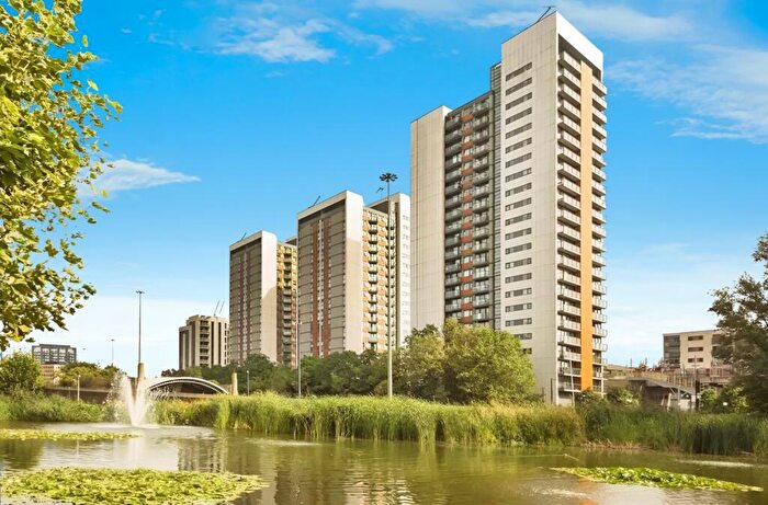 2 Bedroom Flat To Rent In Blackwall Way London, E14