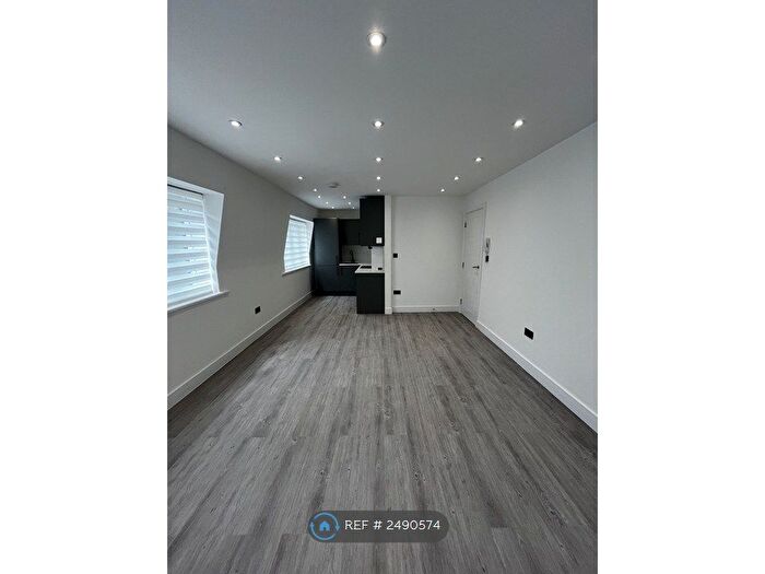 2 Bedroom Flat To Rent In Main Road, Biggin Hill, Westerham, TN16