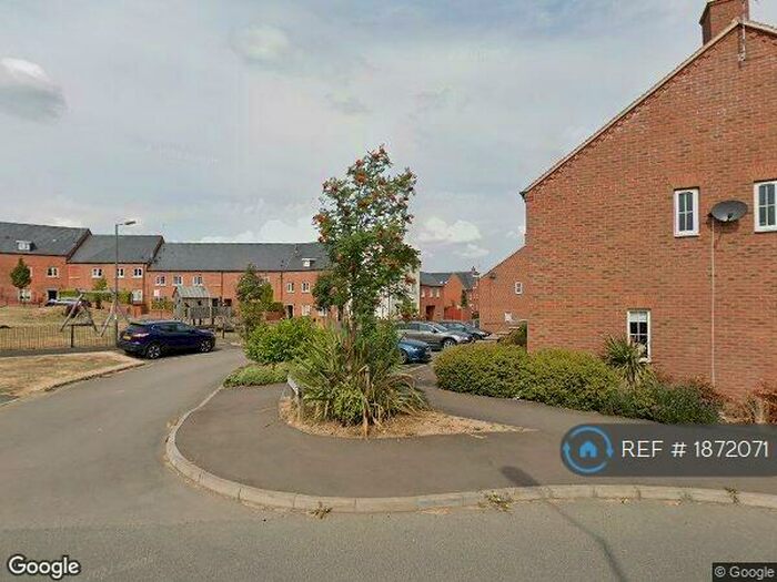 3 Bedroom Terraced House To Rent In Needlepin Way, Buckingham, MK18