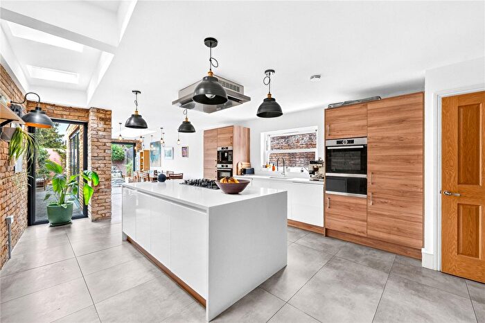 5 Bedroom End Terrace House For Sale In Markhouse Road, Walthamstow, London, E17