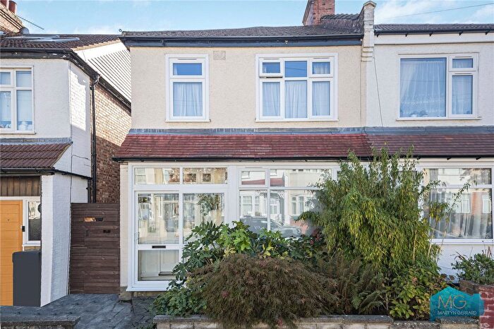 3 Bedroom Semi-detached House For Sale In Balfour Grove, London, N20