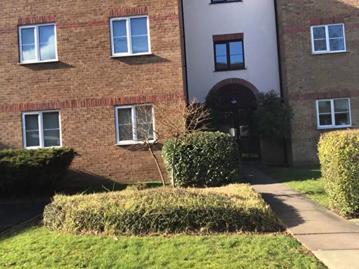 1 Bedroom Flat For Sale In Thurlow Close, London, E4