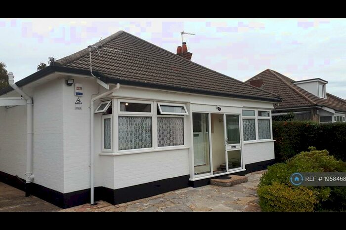 3 Bedroom Bungalow To Rent In Namu Road, Bournemouth, BH9