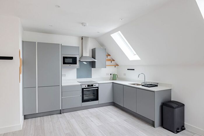 2 Bedroom Flat To Rent In Flat Elston Court, South Drive, CR5