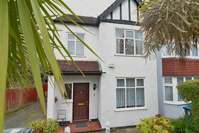 3 Bedroom End Of Terrace House To Rent In Ena Road, London, SW16