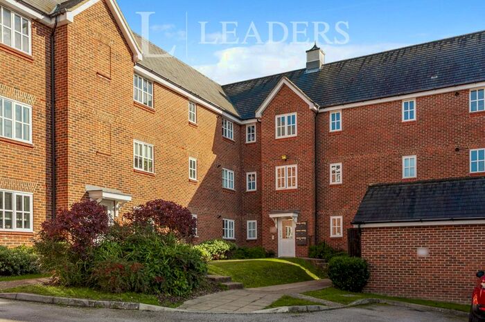 2 Bedroom Flat To Rent In Farriers Lea, Haywards Heath RH16
