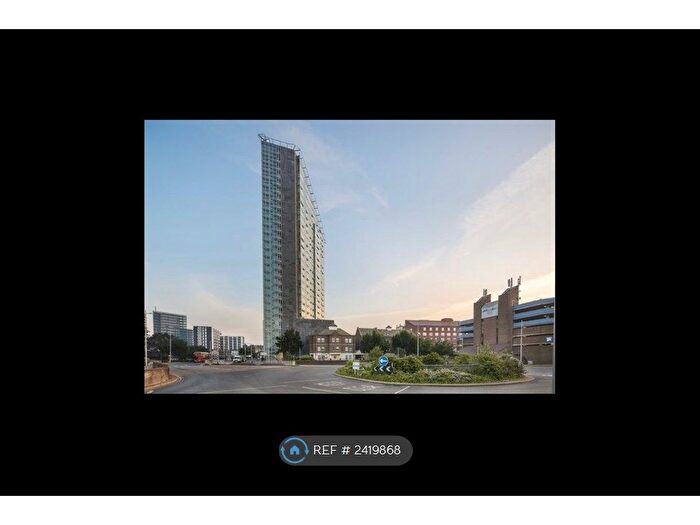 2 Bedroom Flat To Rent In Pioneer Point South Tower, Ilford, IG1