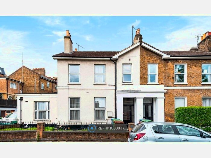 1 Bedroom Flat To Rent In Top Floor, London, SE15