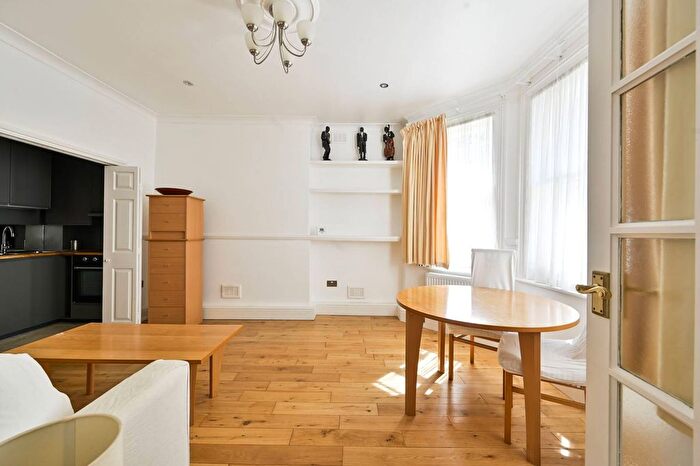 1 Bedroom Flat To Rent In Philbeach Gardens, Earls Court, London, SW5