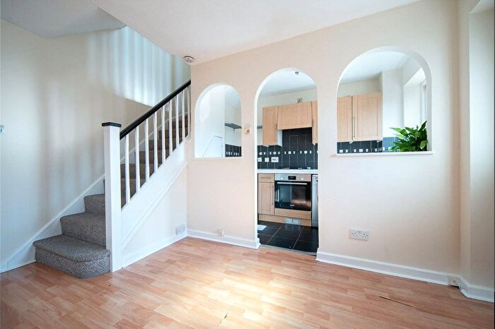 1 Bedroom End Terrace House To Rent In Cotswold Way, Worcester Park, Surrey, KT4