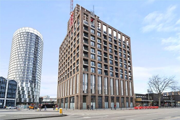 2 Bedroom Flat To Rent In Azure Building, London, E15