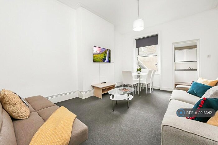 2 Bedroom Flat To Rent In Park Road, London, N8